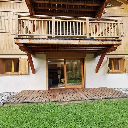 Cosy Avec Terrasse Et Parking Prive, Centre Village A 2 Pas Et Arret Ski-bus Proche - Fr-1-624-114 Apartment *