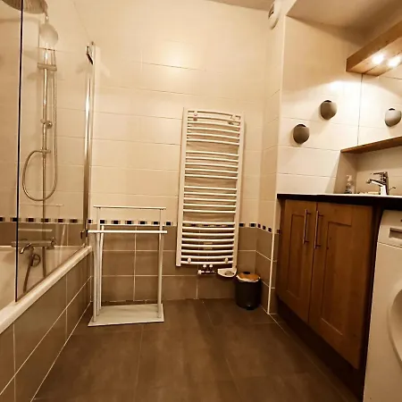 Apartment Cosy Avec Terrasse Et Parking Prive, Centre Village A 2 Pas Et Arret Ski-bus Proche - Fr-1-624-114 *