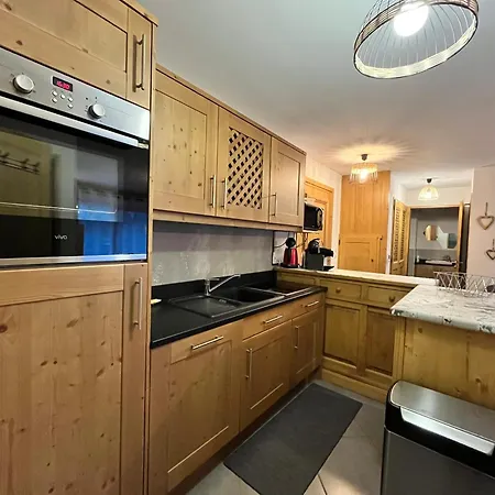 Cosy Avec Terrasse Et Parking Prive, Centre Village A 2 Pas Et Arret Ski-bus Proche - Fr-1-624-114 Samoens